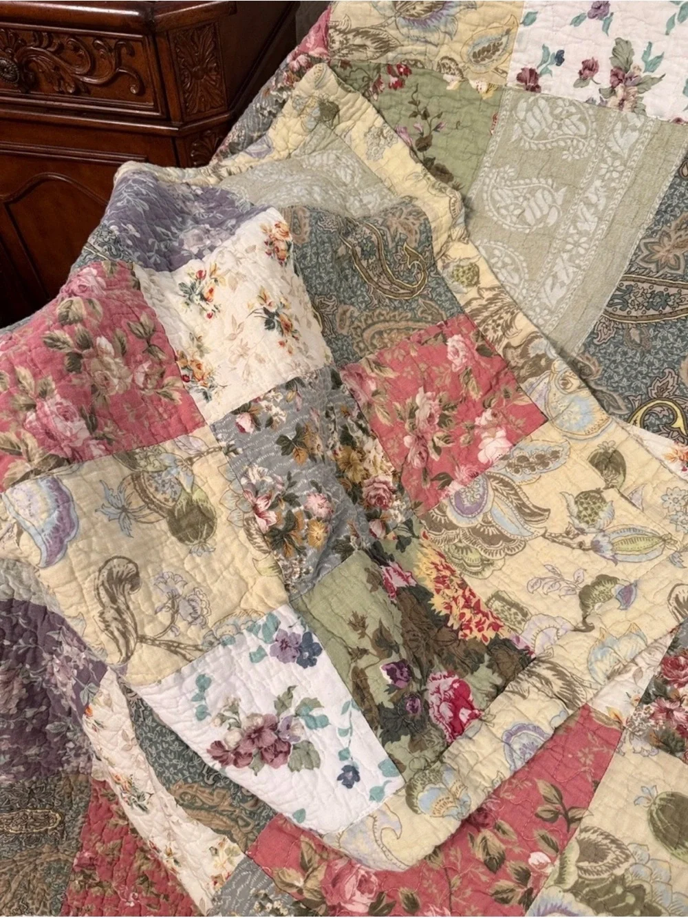 Twin Size Floral Patchwork Quilt and Sham